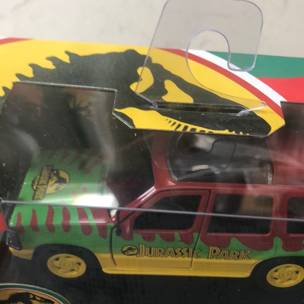 Jurassic Park Ford Explorer Die-Cast - Picture 4 of 6
